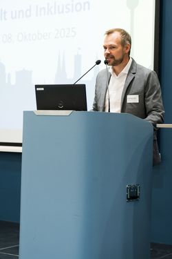 H. Kröger, Akademieleiter faw