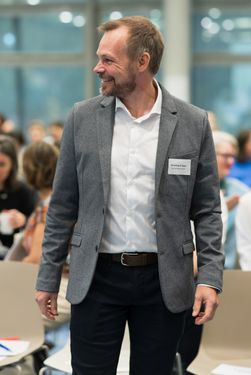 H. Kröger, Akademieleiter faw 